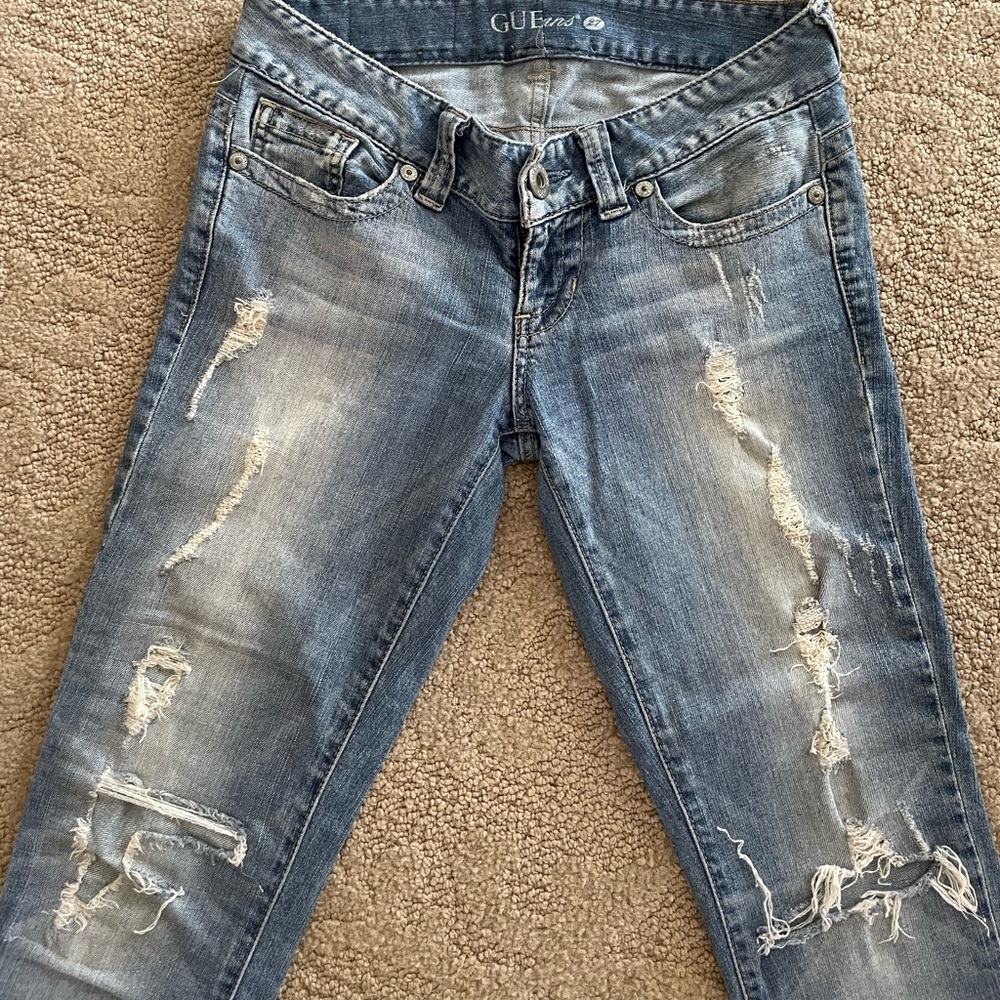 Guess distressed stretchy jeans size 27